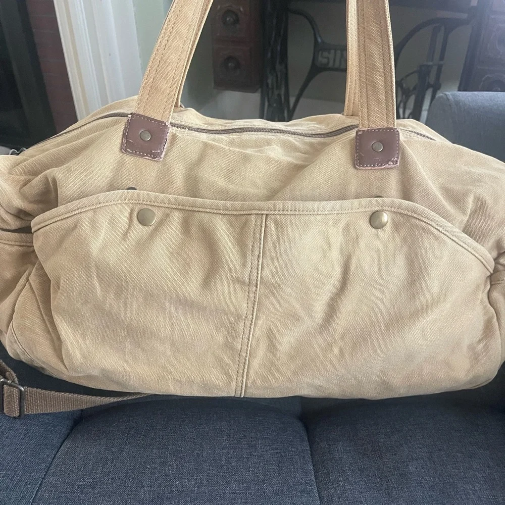 Canvas utility duffle travel bag .